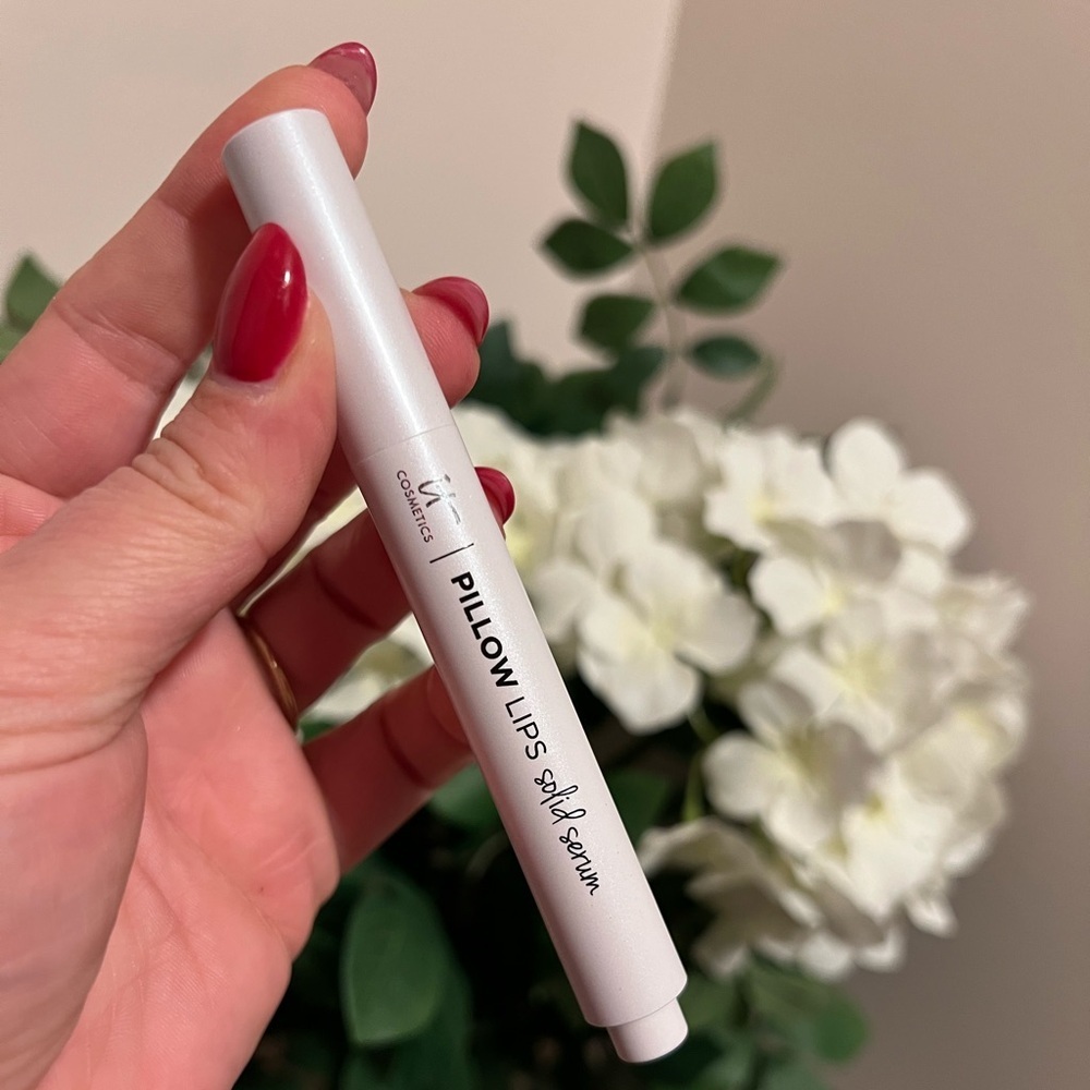 IT COSMETICS • PILLOW LIPS SOLID SERUM • MARVELOUS